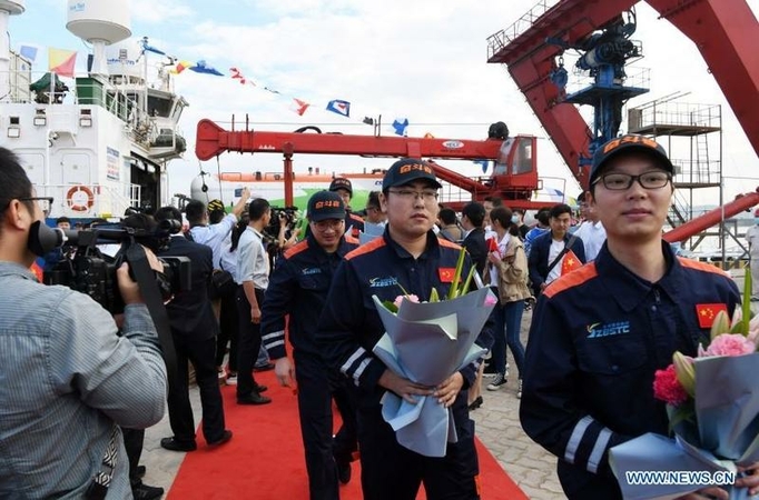 China's manned submersible returns after 10,000m sea trial China's manned submersible returns after 10,000m sea trial