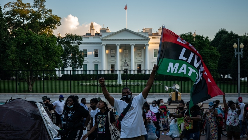 A protestor holds a Black Lives Matter flag in front of the White House in Washington, D.C. during demonstrations in August. MUST CREDIT: Washington Post photo by Salwan Georges
