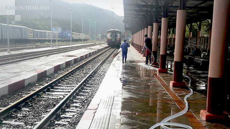 Trains stay away from flooded Thung Song for now Trains stay away from flooded Thung Song for now