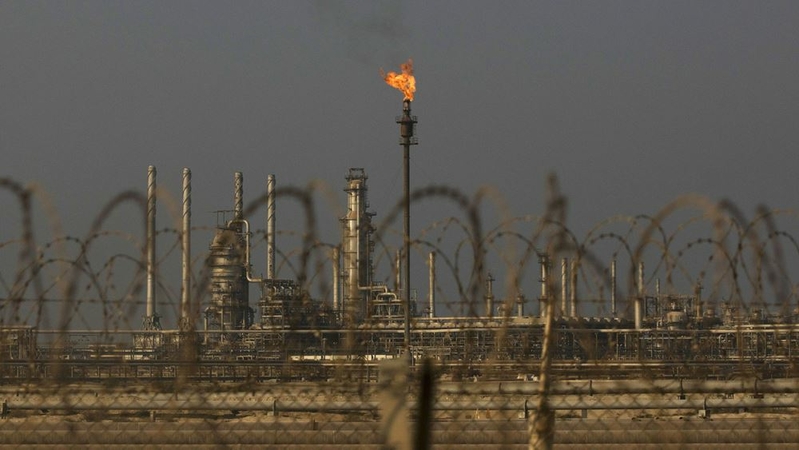A flame burns off waste gas at Saudi Aramco's Ras Tanura oil refinery and terminal in Ras Tanura, Saudi Arabia, on Oct. 1, 2018. MUST CREDIT: Bloomberg photo by Simon Dawson.