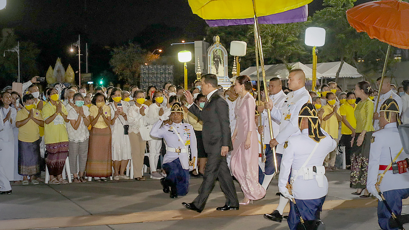 King and Queen attend religious ceremony King and Queen attend religious ceremony