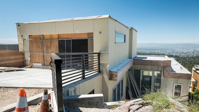 A home stands under construction in Oakland, Calif., on June 23, 2020. MUST CREDIT: Bloomberg photo by David Paul Morris.