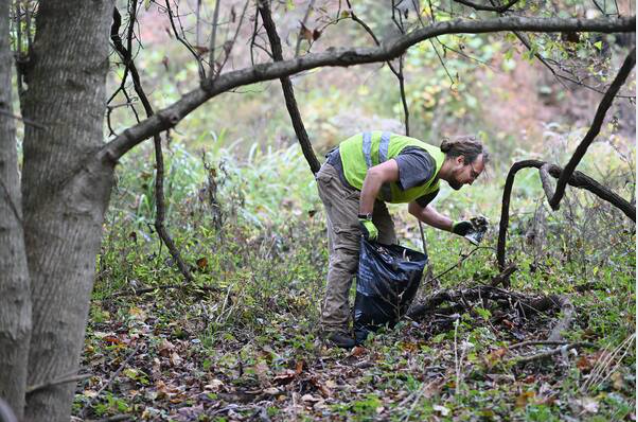 Nathan Harrington, executive director of Ward 8 Woods Conservancy, picks up trash at Oxon Run Park in Southeast Washington on Oct. 28. MUST CREDIT: Washington Post phtoo by Matt McClain.