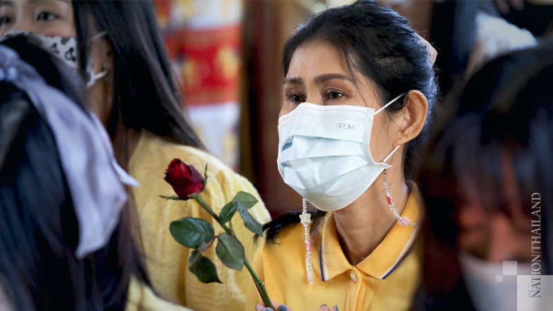People pay tribute to Thai Kings at Grand Palace on King Rama IX's birthday People pay tribute to Thai Kings at Grand Palace on King Rama IX's birthday