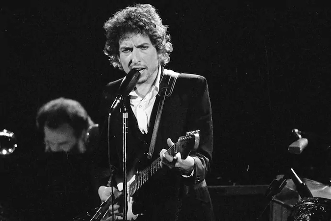 Bob Dylan just sold his entire catalogue of songs to Universal Music Bob Dylan just sold his entire catalogue of songs to Universal Music