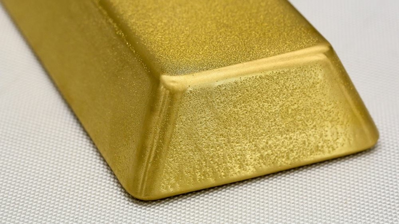 Gold drops from two-week high amid vaccine news, stimulus hopes Gold drops from two-week high amid vaccine news, stimulus hopes
