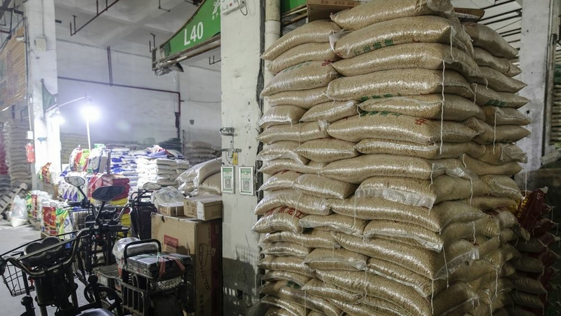 Sacks of soybeans sit in a wholesale grains market in Shanghai on June 16, 2020. MUST CREDIT: Bloomberg photo by Qilai Shen.