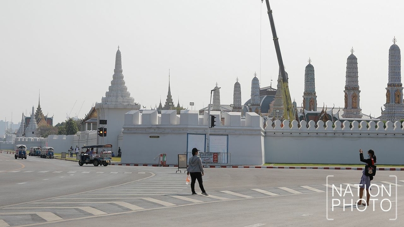Palace, Emerald Buddha Temple open despite police barricades Palace, Emerald Buddha Temple open despite police barricades