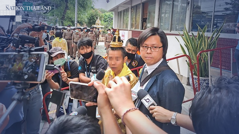 Pro-democracy protester visits police station over lese-majeste charge Pro-democracy protester visits police station over lese-majeste charge