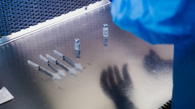 Syringes for the Pfizer-BioNTech covid-19 vaccine at the University Of Louisville Hospital in Louisville, Ky., on Dec. 14, 2020. MUST CREDIT: Bloomberg photo by Scotty Perry.