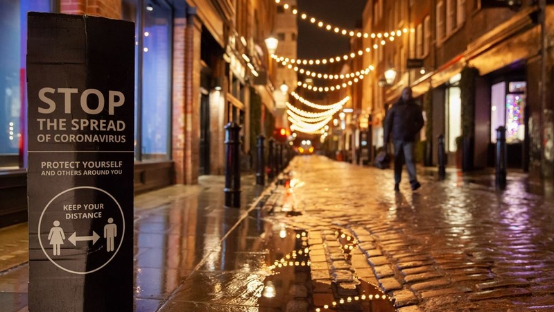 A covid-19 public health information board in London's Covent Garden, after the capital was placed into tier 3 coronavirus restrictions on Dec. 16, 2020. MUST CREDIT: Bloomberg photo by Betty Laura Zapata.