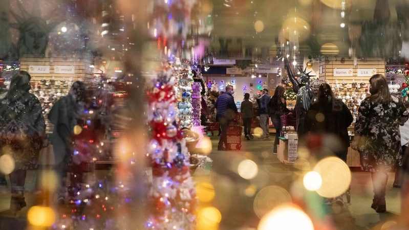 'Super Saturday' set for record as delays drive rush 'Super Saturday' set for record as delays drive rush