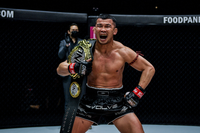 Muay Thai champ Nong-O proves too strong in defence of bantamweight title Muay Thai champ Nong-O proves too strong in defence of bantamweight title