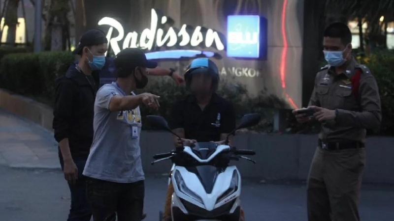 Police arrest biker suspected of snatching bags from foreigners Police arrest biker suspected of snatching bags from foreigners