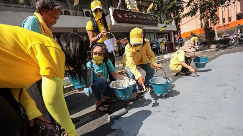 Royalists take up the cudgels Royalists take up the cudgels