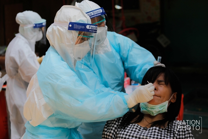 The Covid testing is carried out in Samut Sakhon province on Sunday.