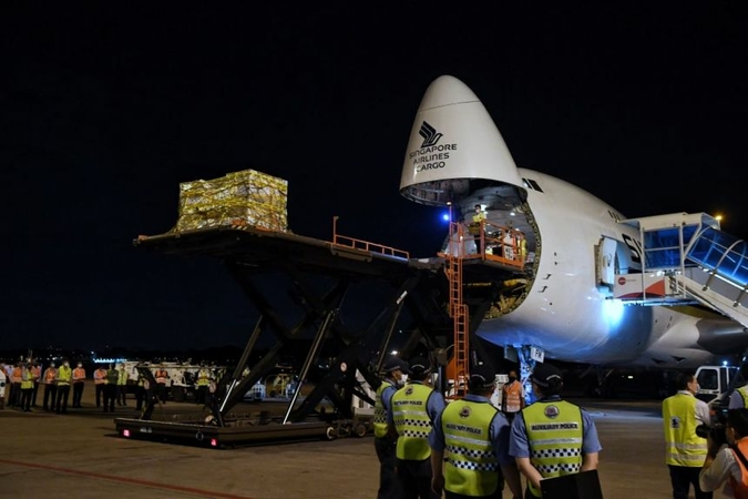 First shipment of Covid-19 vaccine arrives in S'pore on SIA flight from Brussels First shipment of Covid-19 vaccine arrives in S'pore on SIA flight from Brussels