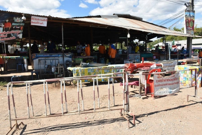Uttaradit market closed after vendor linked to Samut Sakhon tests positive Uttaradit market closed after vendor linked to Samut Sakhon tests positive