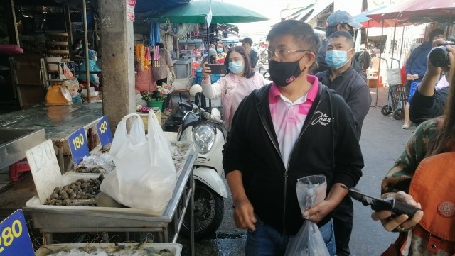 Samut Sakhon outbreak has domino effect on seafood sales in Chiang Mai Samut Sakhon outbreak has domino effect on seafood sales in Chiang Mai