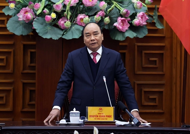 Prime Minister Nguyễn Xuân Phúc chairs the meeting on Monday. —VNA/VNS Photo 
