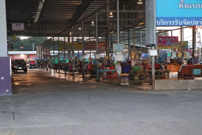 Ang Thong seafood vendor tests positive for Covid-19 Ang Thong seafood vendor tests positive for Covid-19