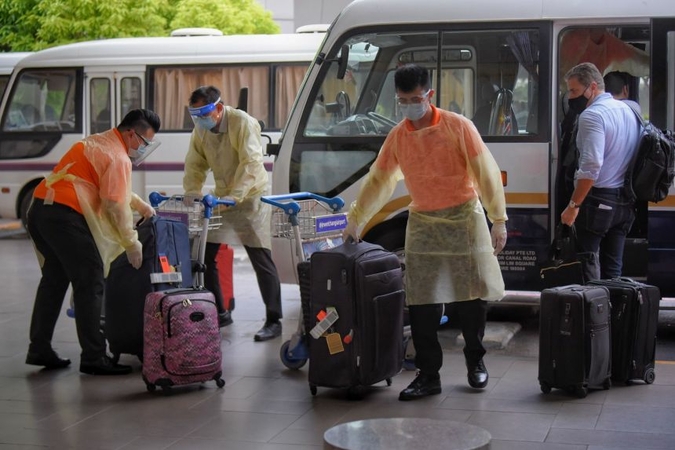 Singapore confirms first case of new Covid-19 strain from UK, a 17-year-old student who recently returned from Britain Singapore confirms first case of new Covid-19 strain from UK, a 17-year-old student who recently returned from Britain
