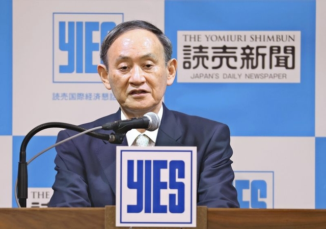 Prime Minister Yoshihide Suga delivers his speech at a symposium of the Yomiuri International Economic Society in Tokyo on Tuesday. (The Yomiuri Shimbun)