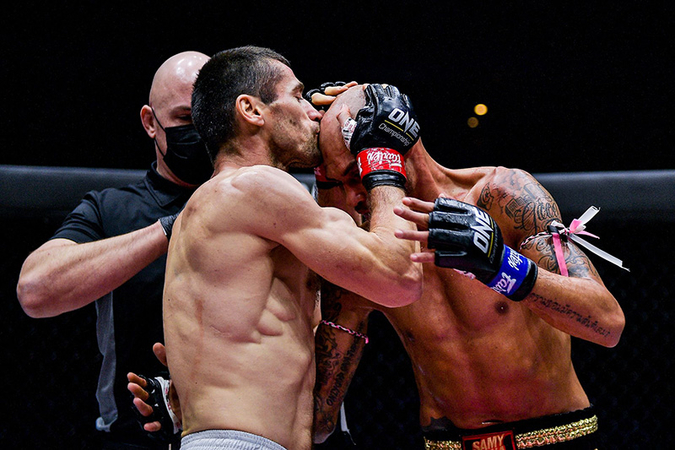  Jamal “Kherow” Yusupov of Russia and Samy “AK47” Sana of France 