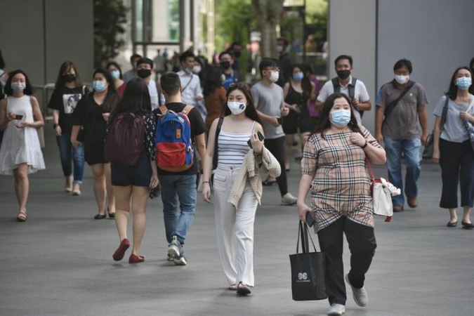 Bosses in S'pore unlikely to mandate Covid-19 vaccination for staff: Experts Bosses in S'pore unlikely to mandate Covid-19 vaccination for staff: Experts