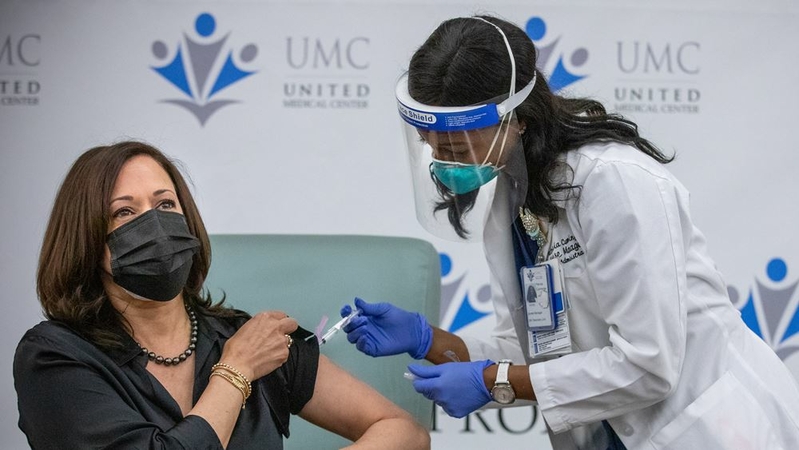 Patricia Cummings gives Vice President-elect Kamala Harris the Moderna coronavirus vaccine at the United Medical Center in Washington on Tuesday, Dec. 29, 2020. MUST CREDIT: Photo for The Washington Post by Evelyn Hockstein