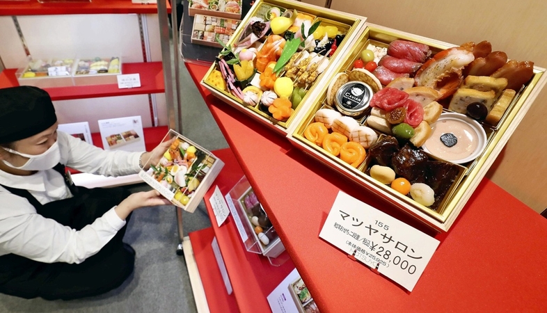 In Japan, even New Year's traditions forced to adapt to pandemic In Japan, even New Year's traditions forced to adapt to pandemic