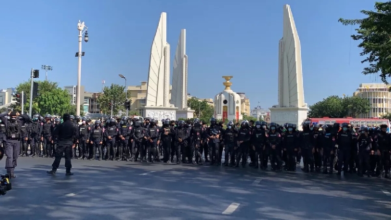 Ratsadon group condemns government for arresting Wevo members, demands immediate release Ratsadon group condemns government for arresting Wevo members, demands immediate release