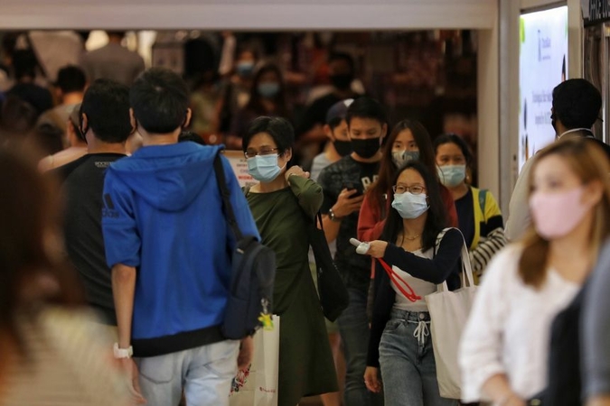 Professor Ooi Eng Eong said current control measures should suffice as the UK variant is still mainly spread through respiratory droplets. ST PHOTO: JOEL CHAN