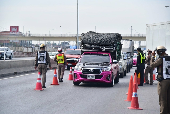 14 checkpoints set up on routes from Bangkok to other provinces 14 checkpoints set up on routes from Bangkok to other provinces