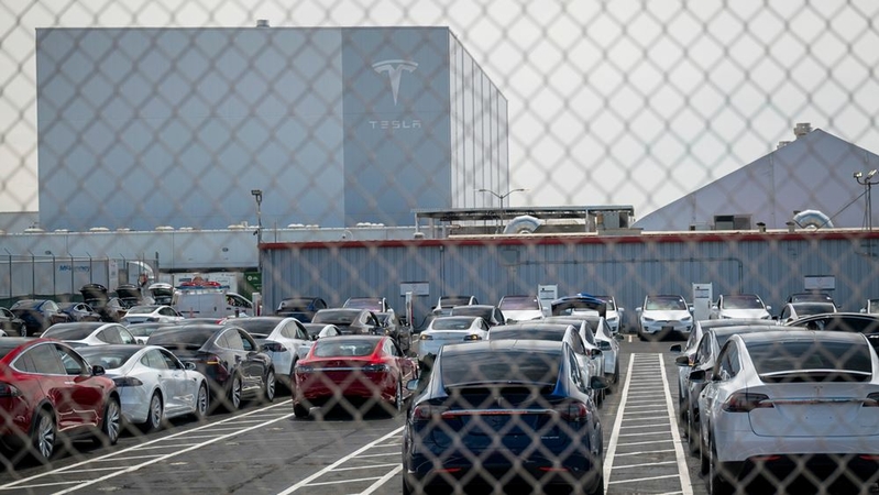 Tesla delivers 499,550 vehicles in 2020, just shy of target Tesla delivers 499,550 vehicles in 2020, just shy of target