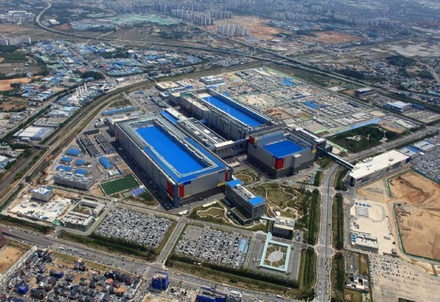 Samsung Electronics Q4 earnings estimate cut on weak dollar, virus resurgence Samsung Electronics Q4 earnings estimate cut on weak dollar, virus resurgence