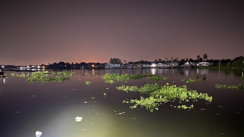 Disabled passenger missing as boat sinks in Chao Phraya Disabled passenger missing as boat sinks in Chao Phraya