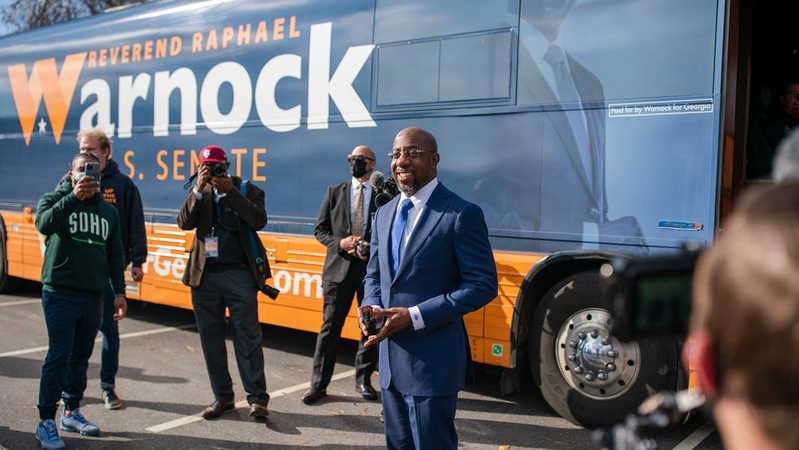Raphael Warnock wins Georgia runoff election against Sen. Loeffler, lifting Democratic hopes of claiming Senate majority Raphael Warnock wins Georgia runoff election against Sen. Loeffler, lifting Democratic hopes of claiming Senate majority