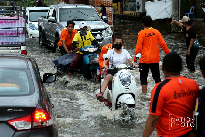 Dam water floods Pattani, situation to persist for five days Dam water floods Pattani, situation to persist for five days
