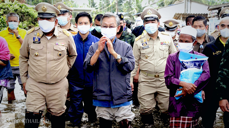 Chuan launches mercy mission to flooded Pattani Chuan launches mercy mission to flooded Pattani