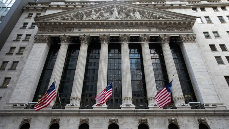 American flags outside the New York Stock Exchange in New York on Jan. 4, 2021. MUST CREDIT: Bloomberg photo by Michael Nagle.