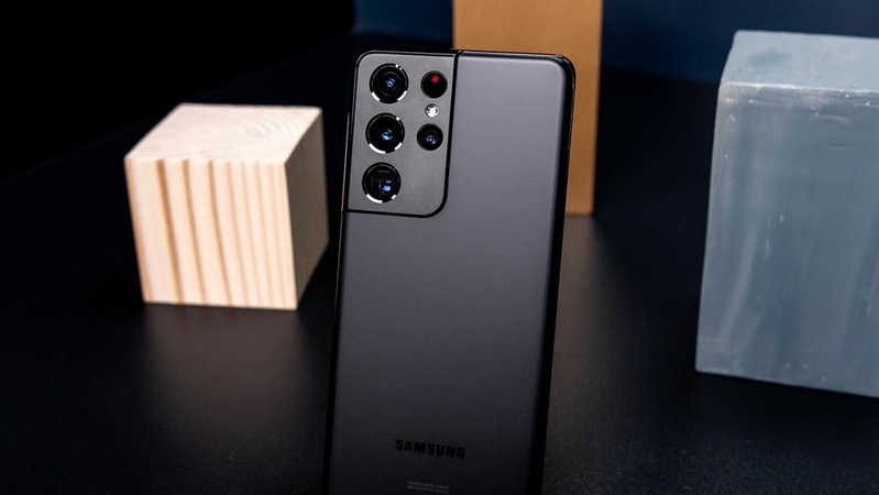 The Samsung Galaxy S21 Ultra smartphone at the Samsung Unpacked product launch event in New York Jan. 13, 2021. MUST CREDIT: Bloomberg photo by Nina Westervelt.