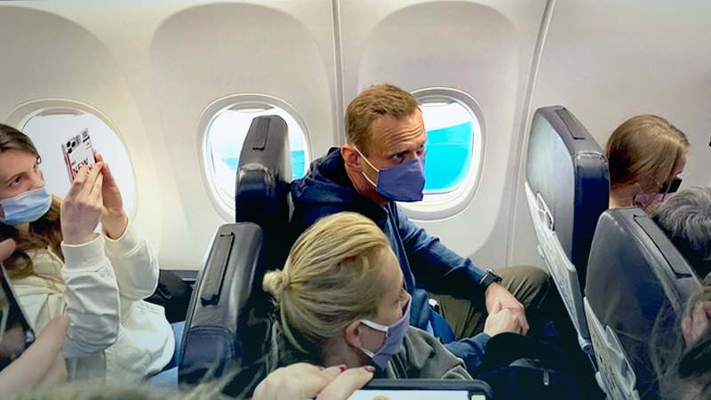 Russian opposition leader Alexei Navalny detained on his return to Moscow Russian opposition leader Alexei Navalny detained on his return to Moscow