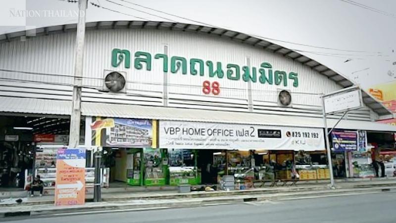 Bangkok market closed for three days after merchant positive for Covid-19 Bangkok market closed for three days after merchant positive for Covid-19