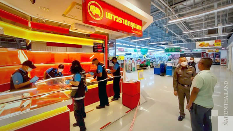 Armed thief makes off with 119 gold necklaces from Nakhon Ratchasima gold shop Armed thief makes off with 119 gold necklaces from Nakhon Ratchasima gold shop