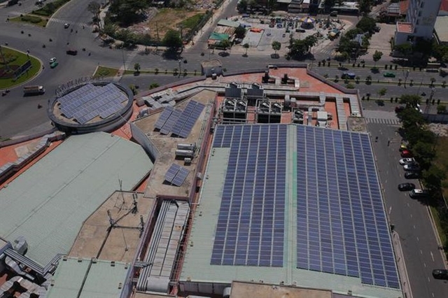A building in Đà Nẵng City uses solar rooftop to generate power. — Photo nld.vn