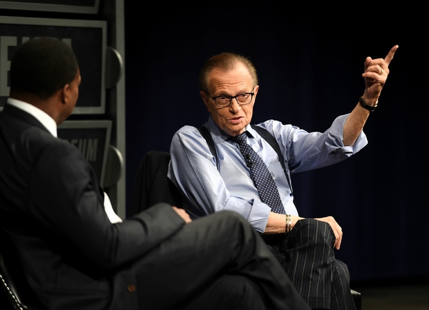 Larry King is interviewed by Leon Harris, left, at the Newseum in downtown Washington, D.C., for a special event, 