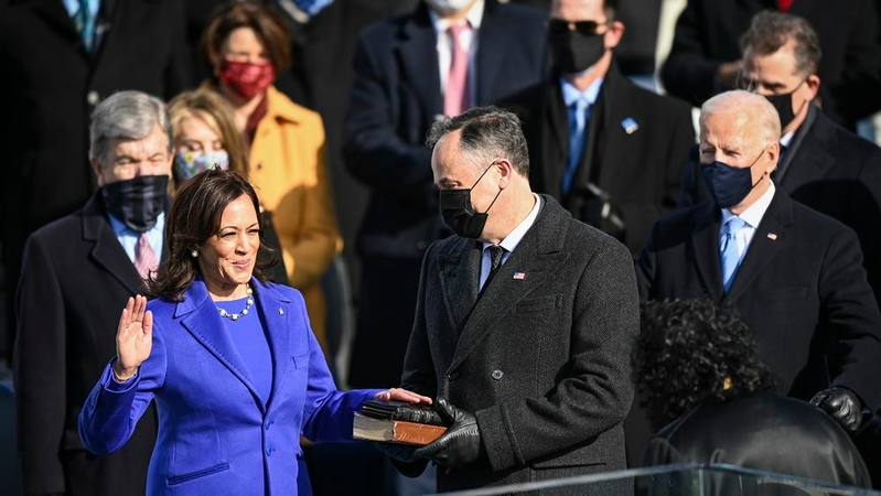 Vice President Kamala Harris being sworn in last Wednesday by Supreme Court Justice Sonia Sotomayor. MUST CREDIT: Washington Post photo by Jonathan Newton