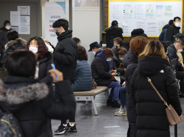 ‘Lost decade’ possible for South Korea as employment prospect dims among young job seekers ‘Lost decade’ possible for South Korea as employment prospect dims among young job seekers