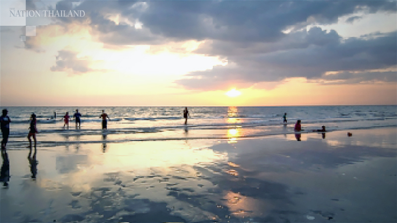 Rayong gets ready to lift restriction on 10 types of businesses, public sites Rayong gets ready to lift restriction on 10 types of businesses, public sites